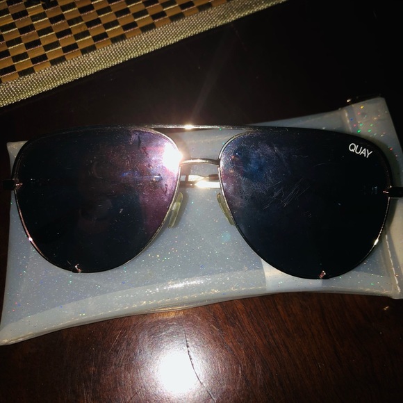 New quay sunglasses in person condition!! Flawless main image 6